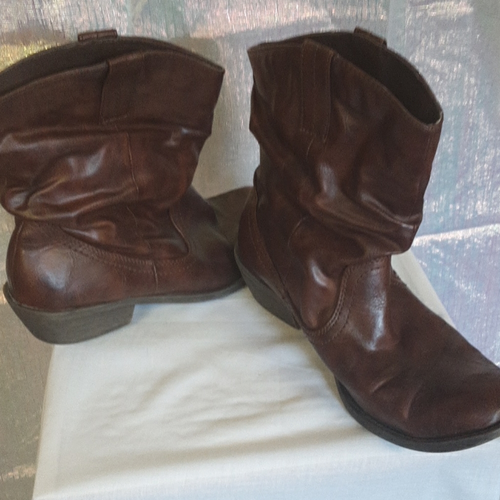 🤭🤭 American eagle boots🤭🤭 great condition 🤭🤭